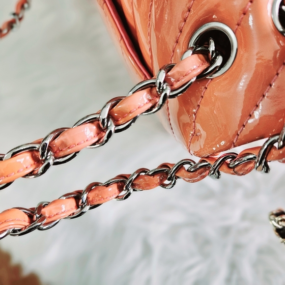 Chanel Salmon Orange Jumbo Chevron Patent Silver Hardware - Picture 4 of 10